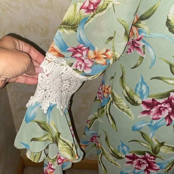 NWT! Coastal Casuals Floral Top! - Picture 6 of 12